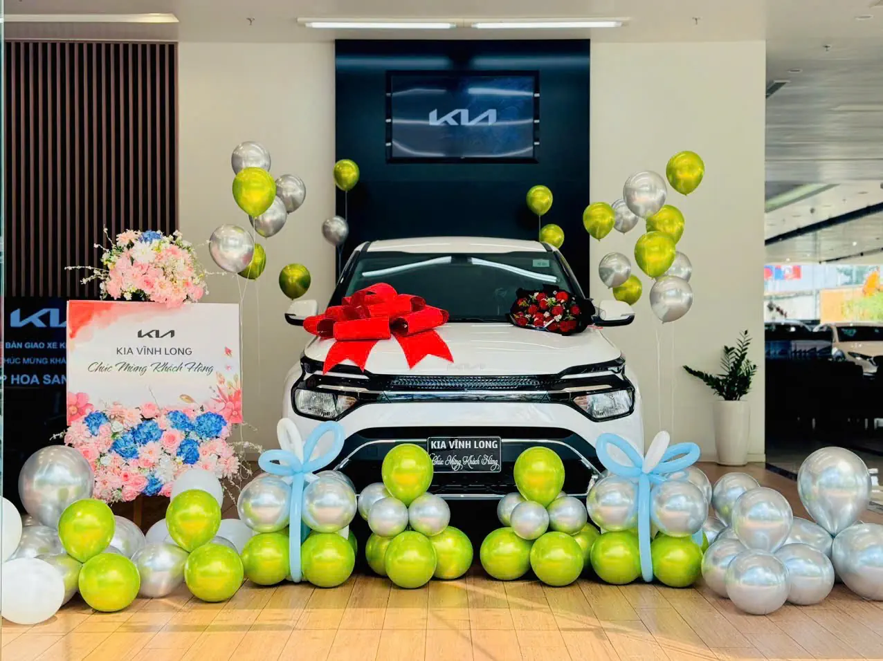 THACO AUTO Vĩnh Long liên tục bàn giao xe mới sau ưu đãi giảm 50% lệ phí trước bạ