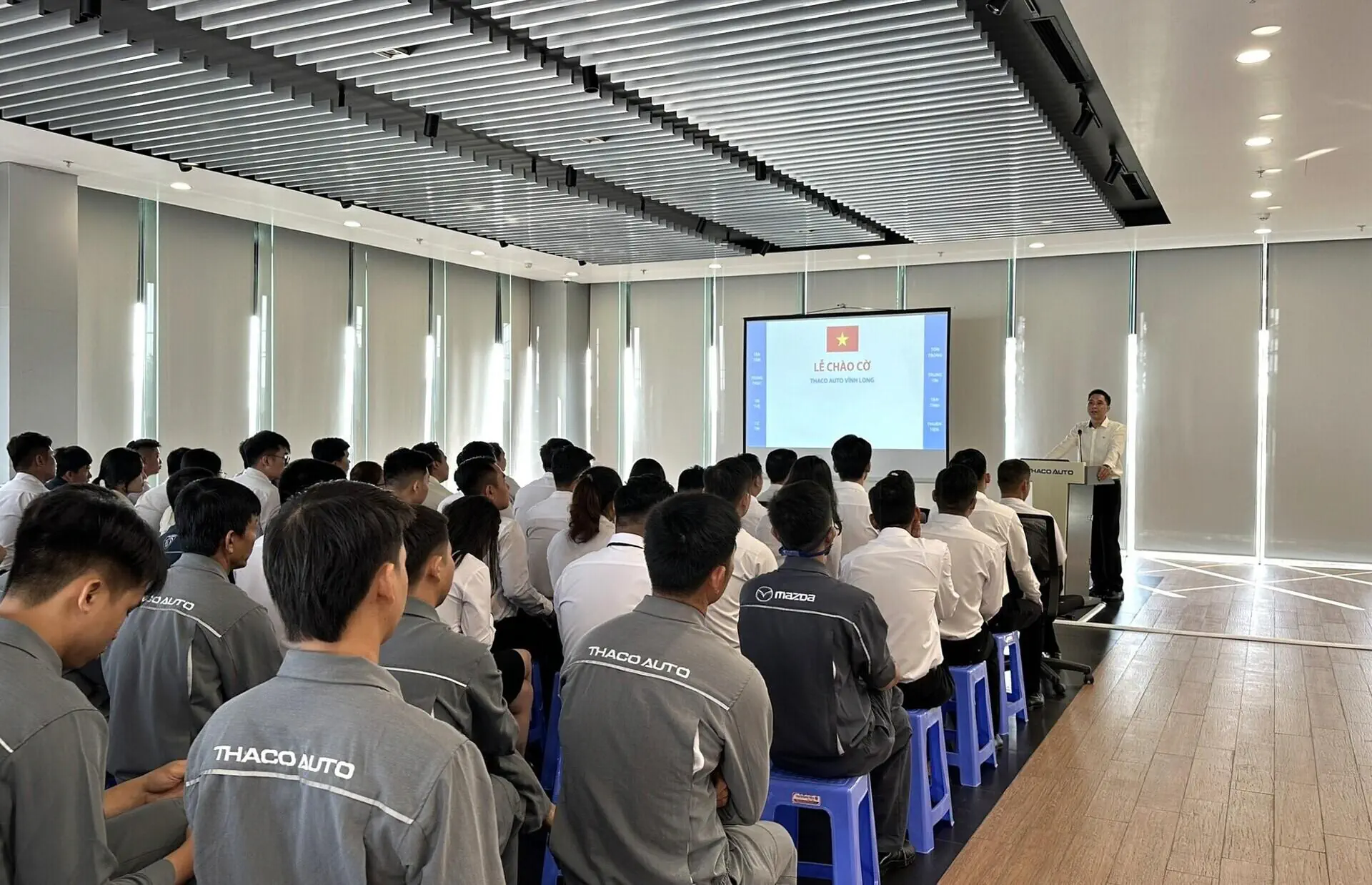 THACO AUTO Vĩnh Long tổ chức Lễ chào cờ định kỳ tháng 5