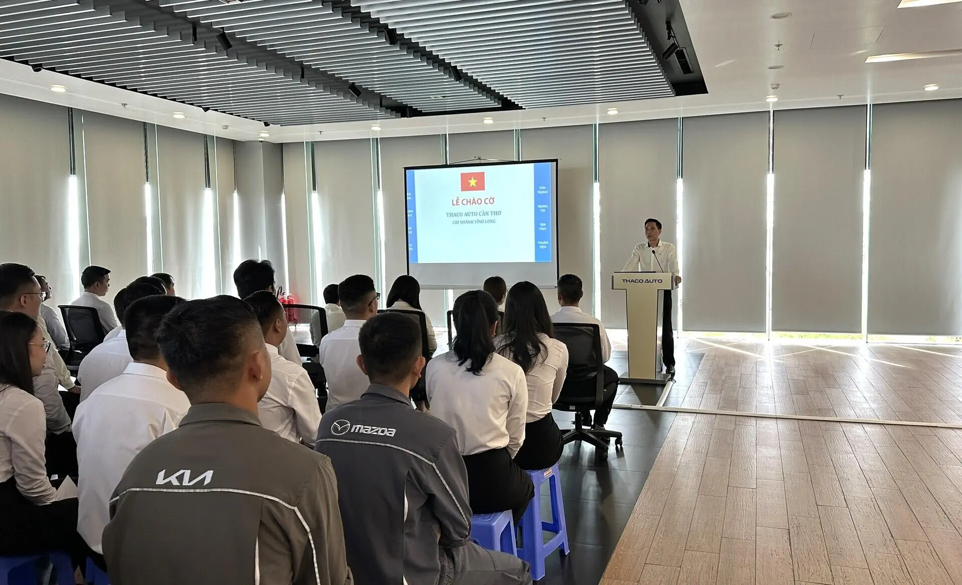 Lễ chào cờ tháng 8: THACO AUTO Vĩnh Long sẵn sàng bứt phá đạt mục tiêu tháng 8/2024